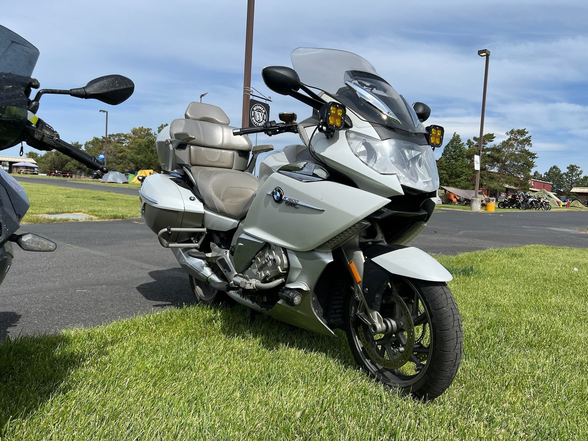 BMW K1600GT with DENALI D4 LED lights