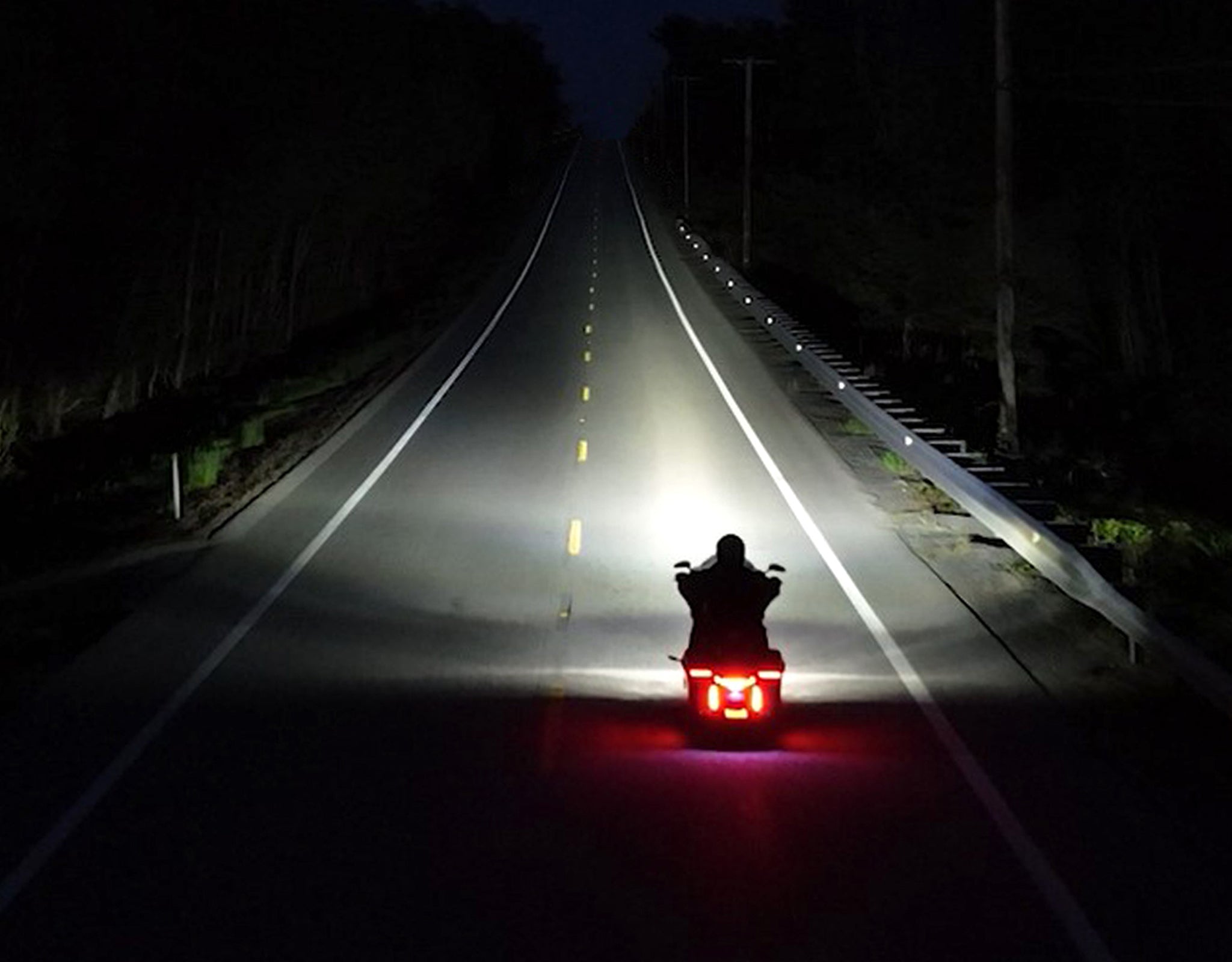 てるき DENALI D14 デストロイヤー: 究極のロード グライド ヘッドライト