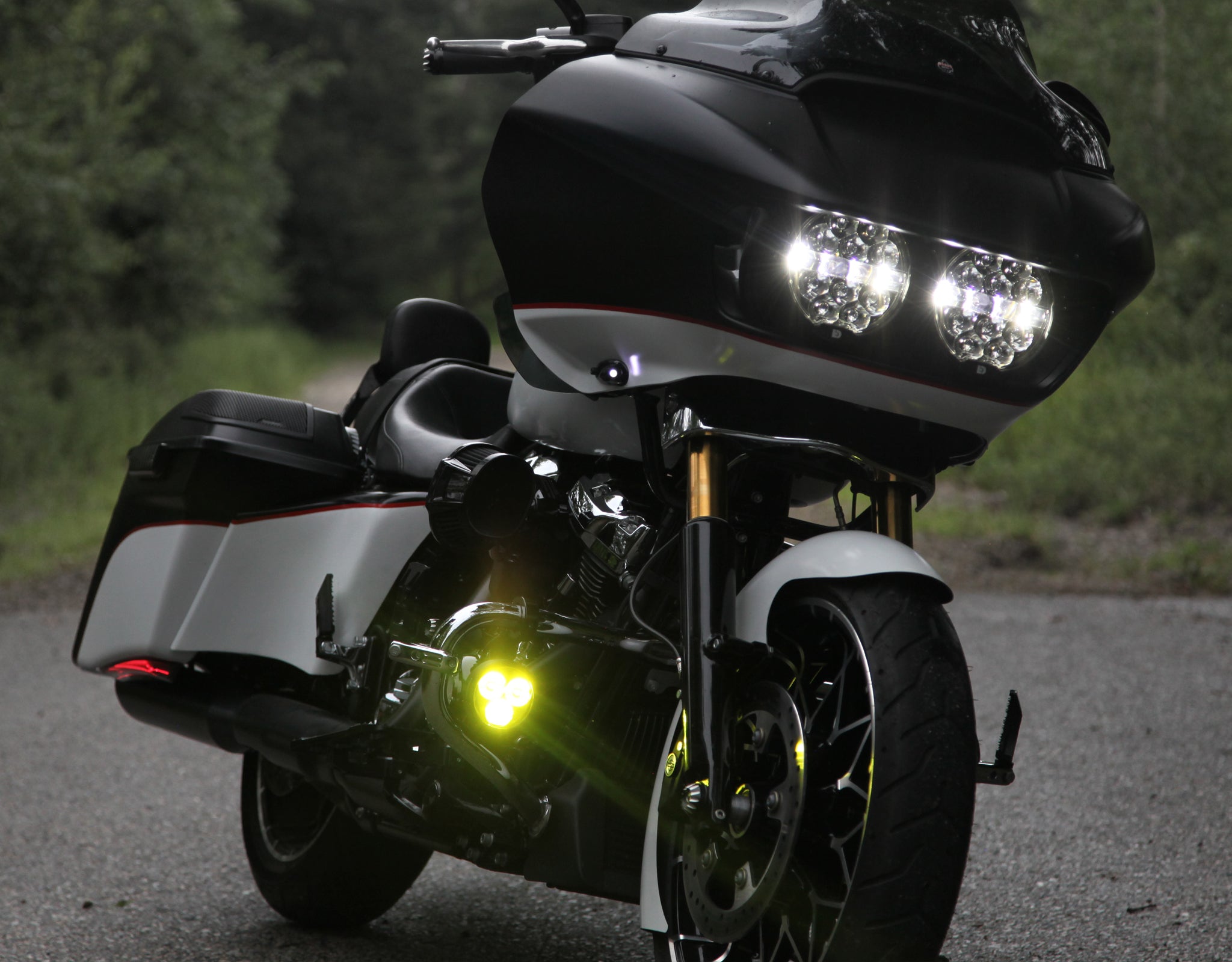 てるき DENALI D14 デストロイヤー: 究極のロード グライド ヘッドライト