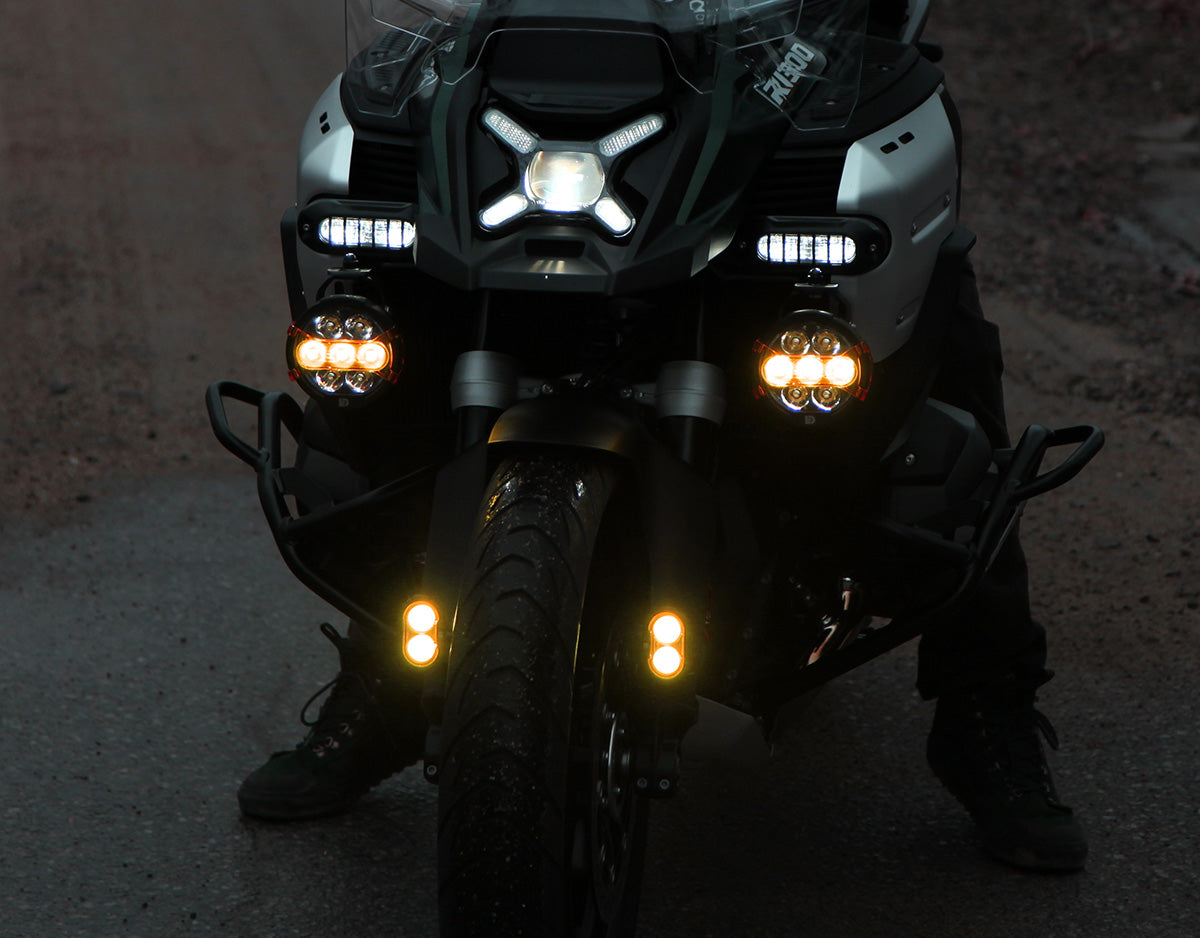Zestaw świateł do jazdy na motocyklu montowanych na błotniku DL2 (przezroczyste, bursztynowe lub żółte)