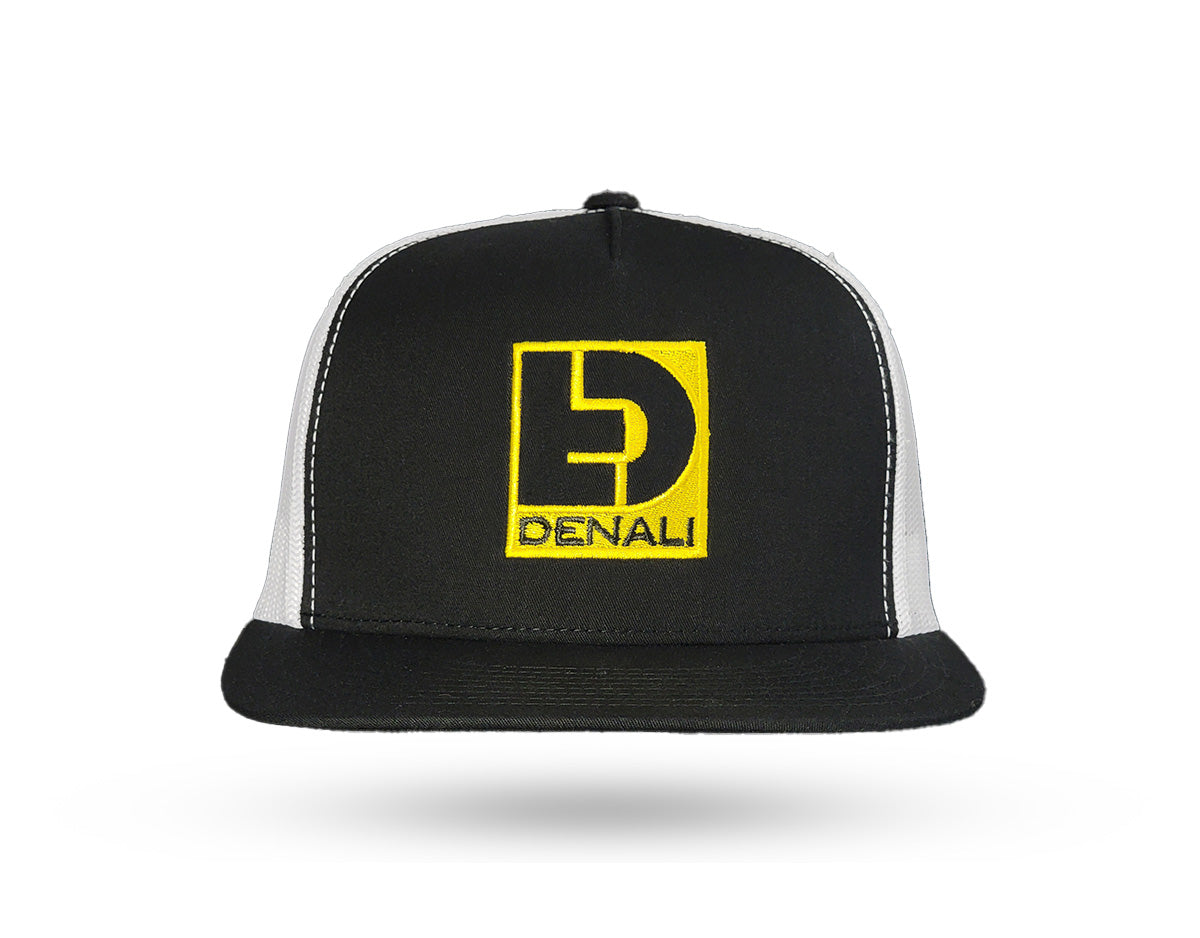DENALI TRUCKER-LIPPAHATTU 2026 MUSTA/VALKOINEN